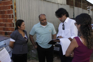 O Secretário de Regularização, Wellington Luiz, a Gestora do GRUPAR, Ralcilene Santiago e o Diretor da Urbanizadora Paranoazinho, Ricardo Birmamm, durante vista à Fazenda Paranoazinho.